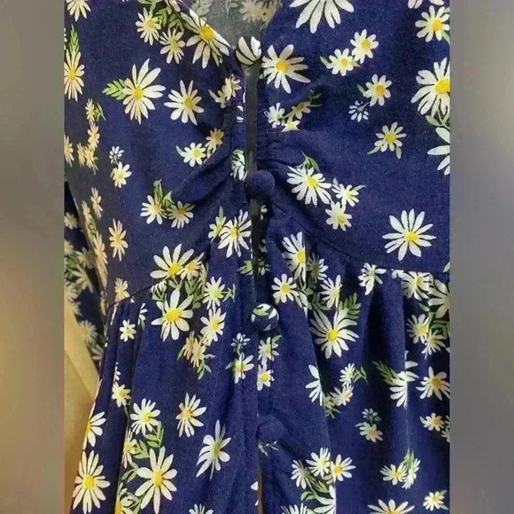 Altar’d State Navy Blue Balloon Sleeve Button Crop Top with White Flowers Size M - Picture 4 of 14